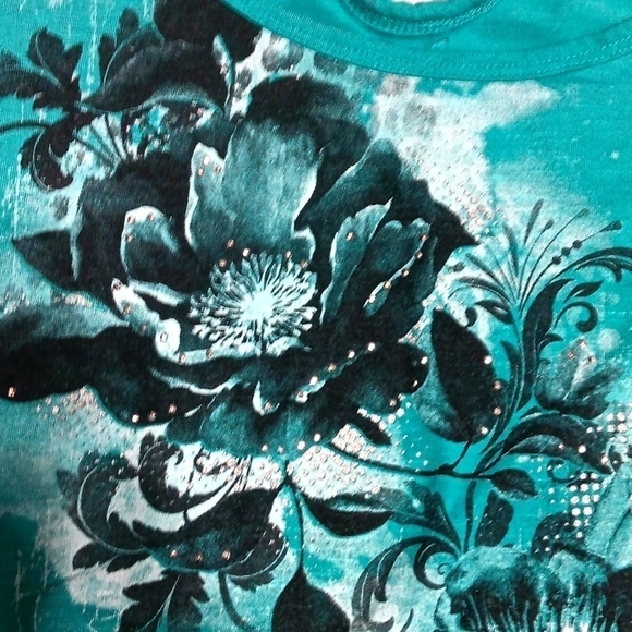 Faded glory Teal color tshirt with flower decals 2XL - Picture 3 of 4